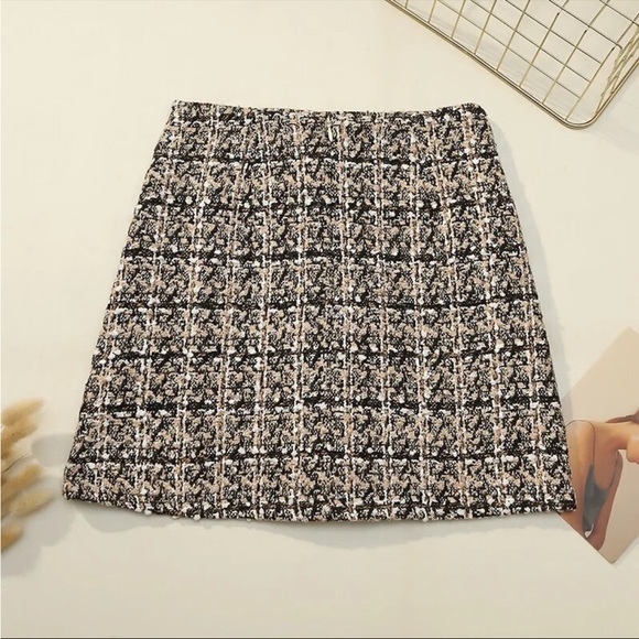 NWOT Winter Plaid Tweed Mini Skirt - Picture 5 of 6